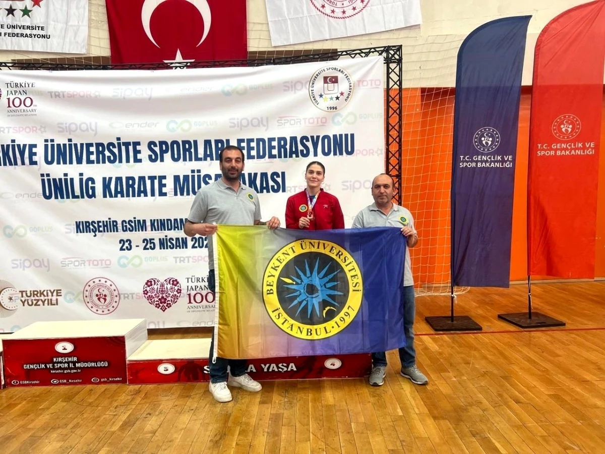ÜNİLİG Karate Türkiye Şampiyonası\'nda İstanbul Beykent Üniversitesi\'nden Buse Kaya madalya kazandı
