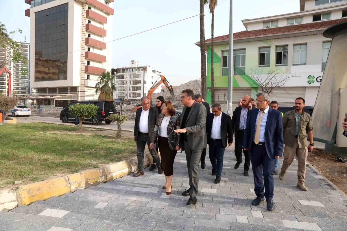 Gaziantep Büyükşehir Belediyesi İskenderun\'un altyapı çalışmalarına destek veriyor