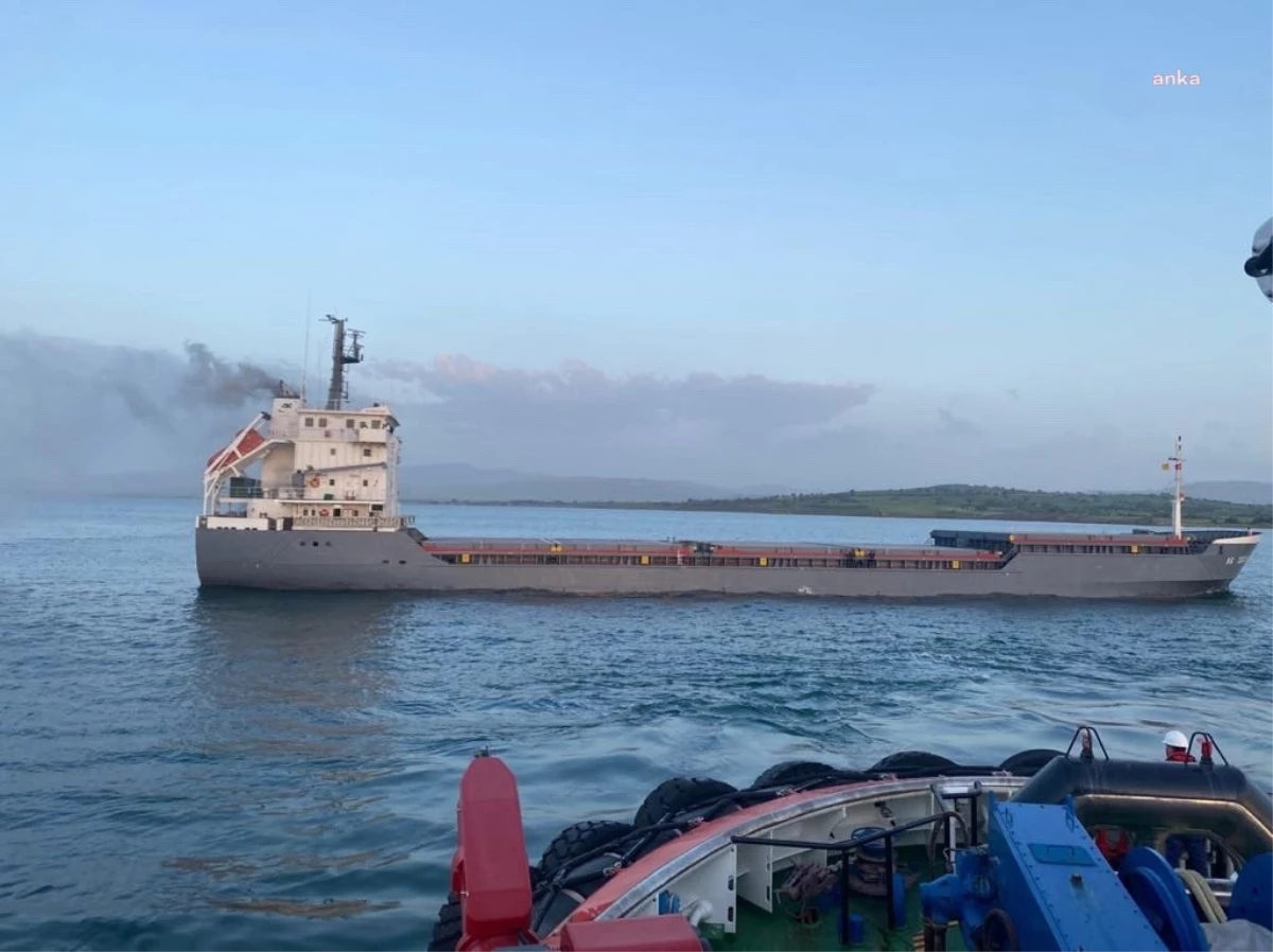 Çanakkale Boğazı\'nda Yangın Çıkan Gemi Trafiği Kapatıldı