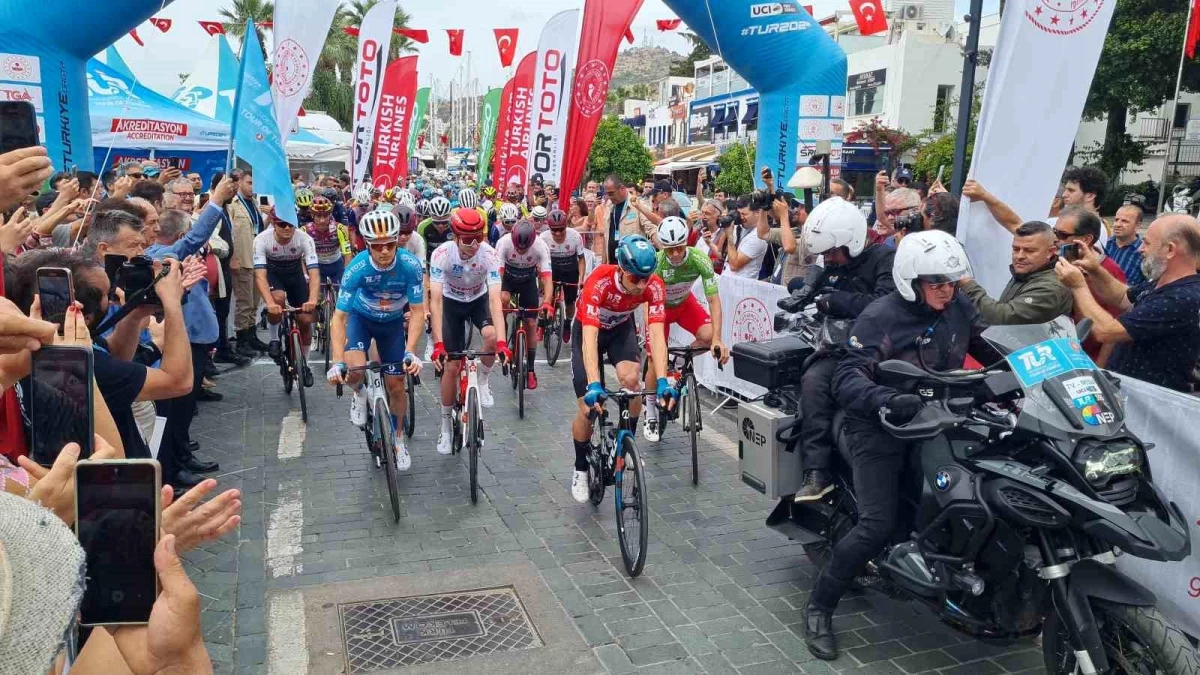 Cumhurbaşkanlığı Türkiye Bisiklet Turu\'nun 5. etabı Bodrum-Kuşadası başladı