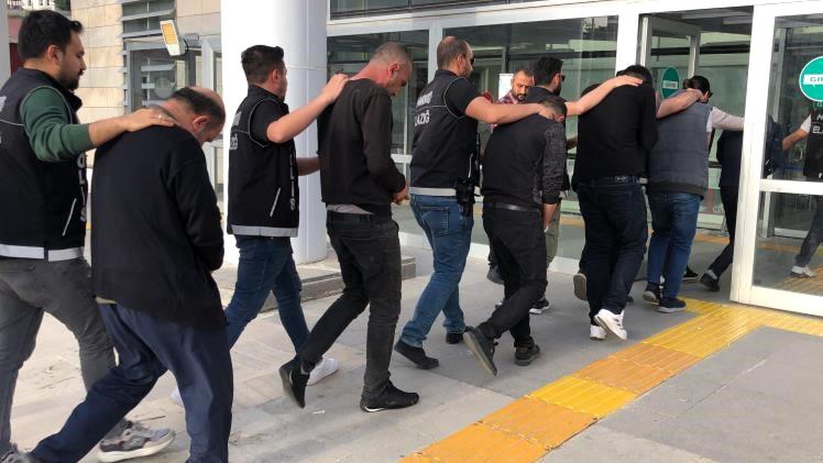 Elazığ\'da Uyuşturucu Satıcılarına Operasyon: 9 Tutuklama