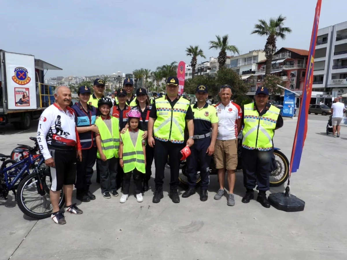 Aydın İl Jandarma Komutanlığı, Bisiklet Turu\'nda bilgilendirme çalışmaları gerçekleştirdi