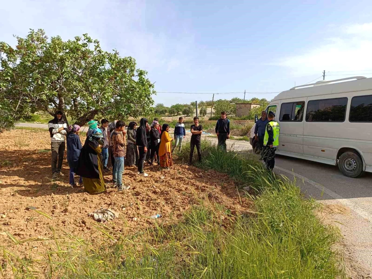 Gaziantep\'te jandarma ekipleri tarafından tarım işçilerine temel trafik eğitimi verildi