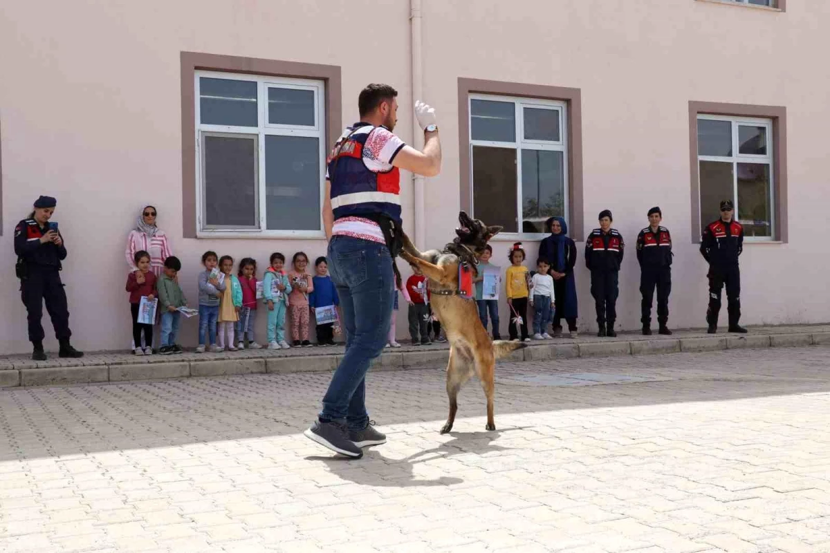 Elazığ İl Jandarma Komutanlığı, çocuklara yönelik etkinlik düzenledi