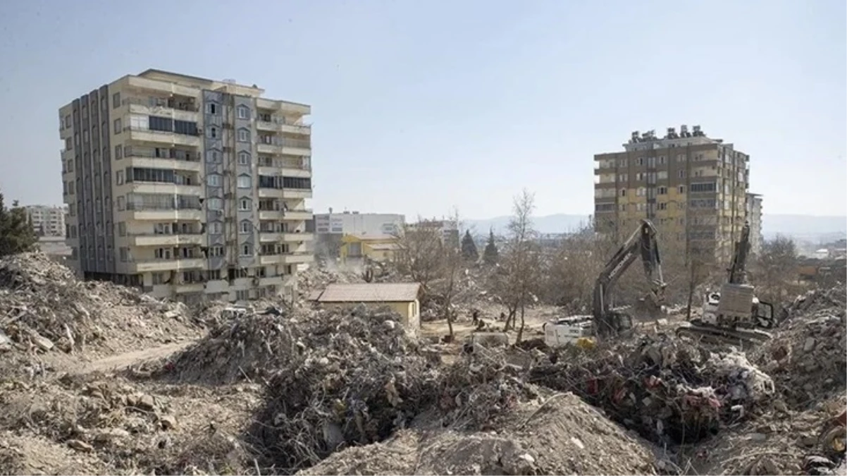 Kahramanmaraş\'taki depremde 52 kişiye mezar olmuştu: Patlıcan tarlasına bina dikmişler