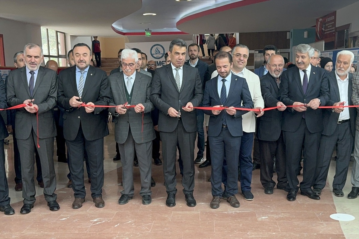 Kastamonu\'da yazılım ve tasarım temalı TÜBİTAK 4006 Bilim Fuarı açıldı
