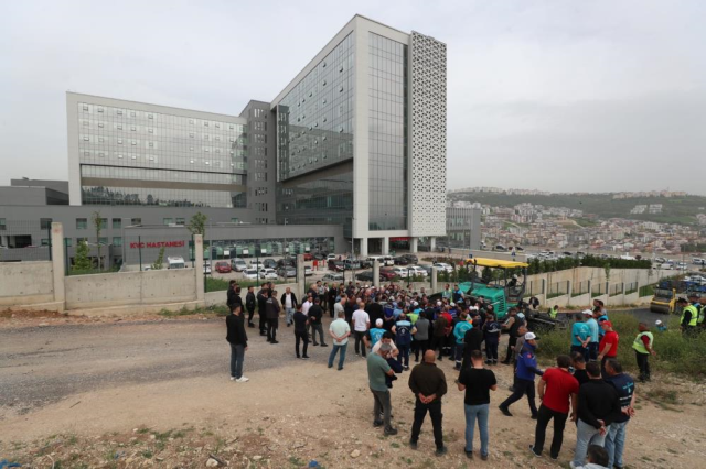 Kimse ne olduğuna anlam veremedi: AK Parti Meclis Üyesi kendini yere atarak yuvarlanmaya başladı