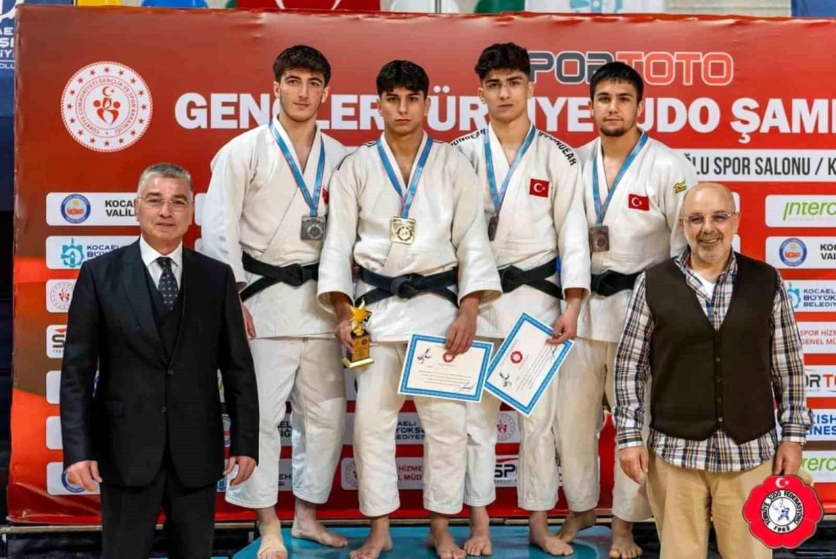 Kocaeli Büyükşehir Belediye Kağıtspor, Spor Toto Gençler Türkiye Judo Şampiyonasında 11 madalya kazandı