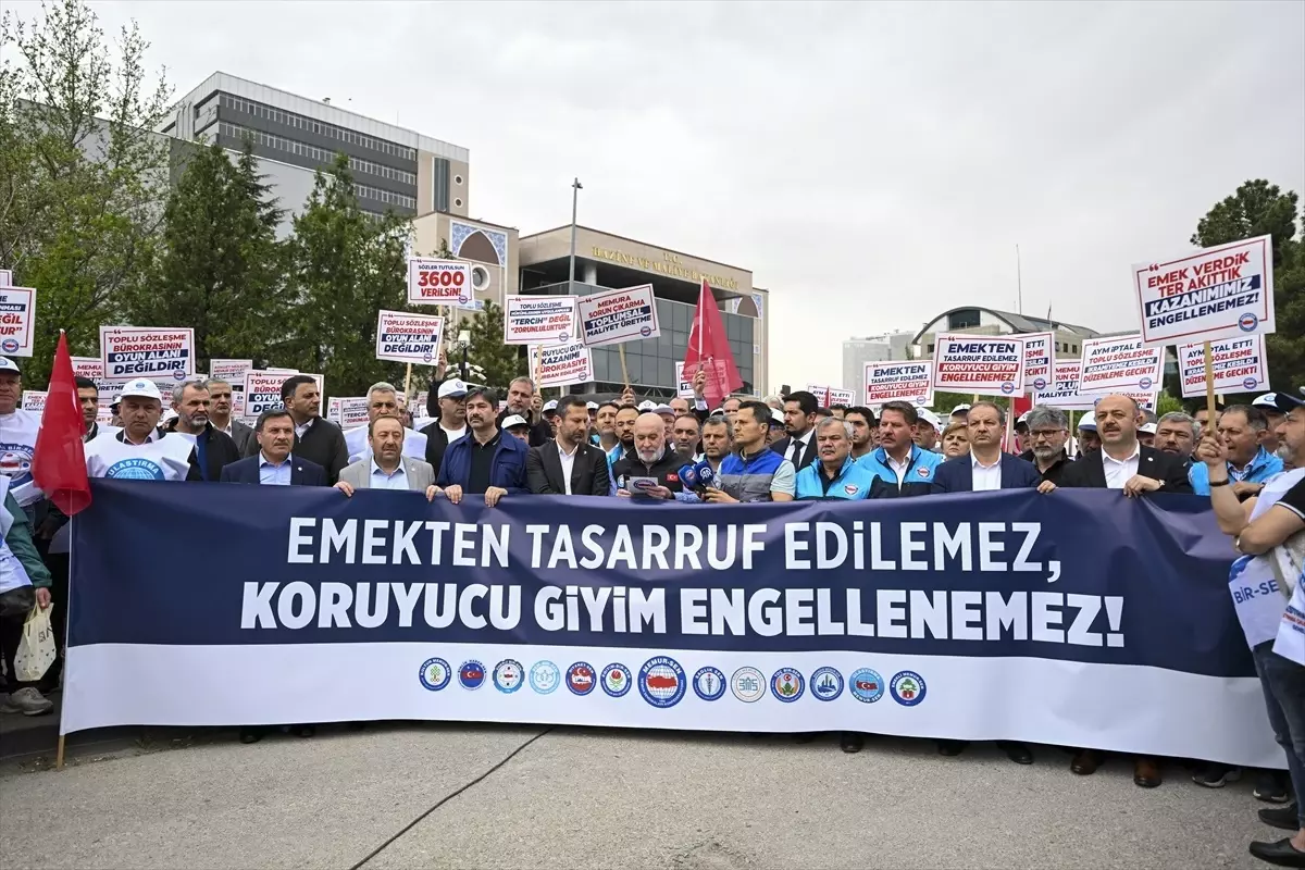 Memur-Sen, koruyucu giyim yardımının kaldırılmasını protesto etti