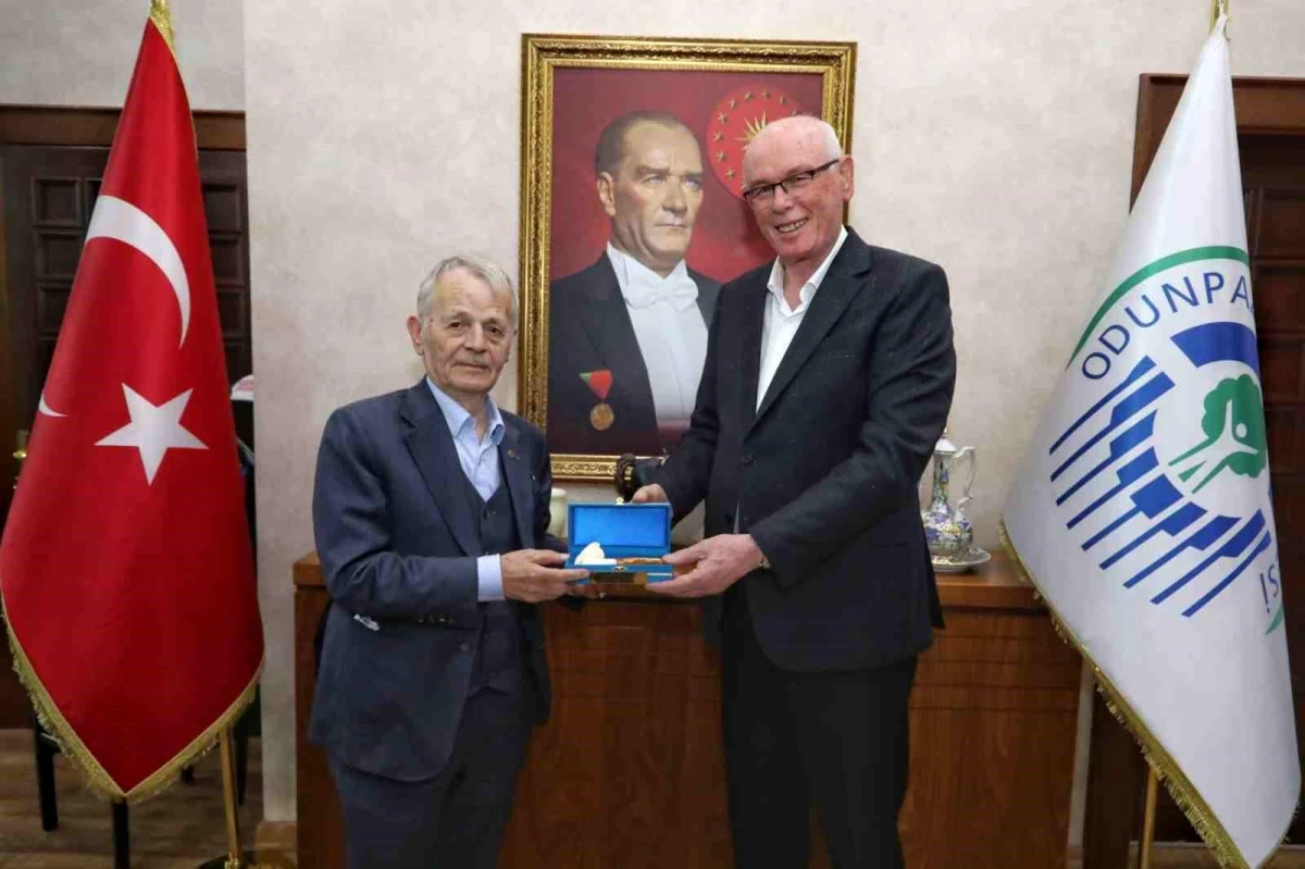 Mustafa Abdülcemil Kırımoğlu, Odunpazarı Belediye Başkanı Kazım Kurt\'u ziyaret etti