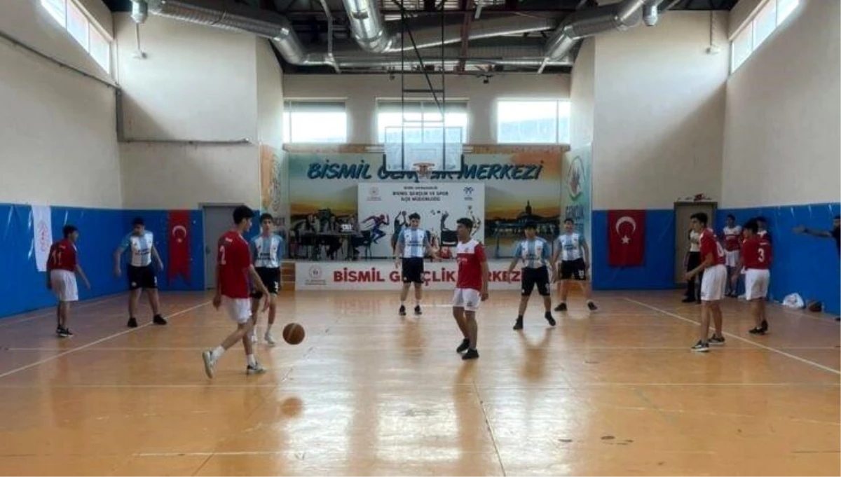 Diyarbakır Bismil\'de Okul Sporları Basketbol 2. Küme Mahalli Müsabakaları Düzenleniyor