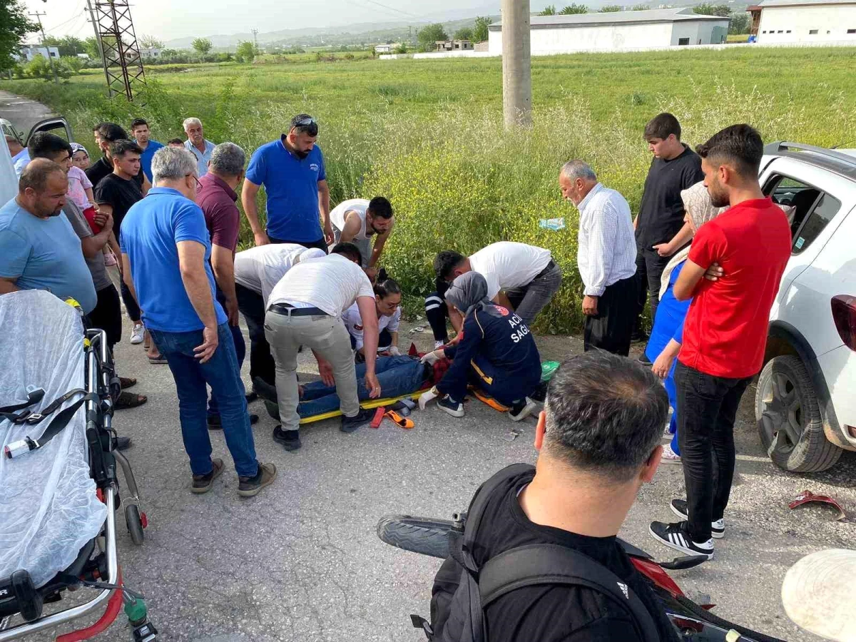 Osmaniye\'de motosikletle otomobil çarpıştı: 3 kişi yaralandı