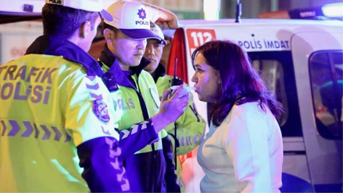 Üfleme eğitimi verilen kadın, alkolmetreyi 44\'ncü denemede üflemeyi başardı