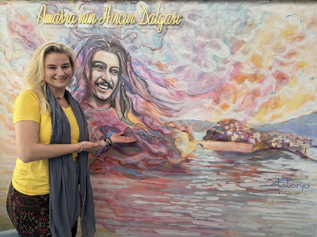 Rus Ressam Amasra\'yı Ebru Sanatıyla Buluşturuyor