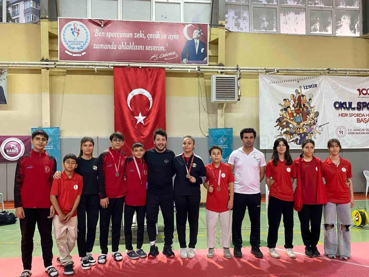 Bayraklı Belediyesi Sporcuları Yüzlerce Derece Kazandı