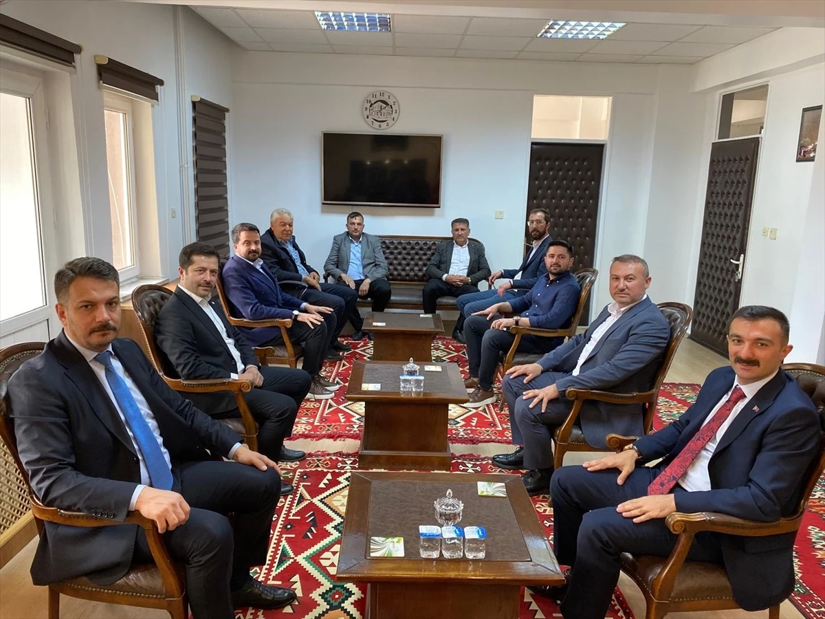 Taraklı Belediye Başkanı İbrahim Pilavcı, Kaymakam Burak Serttaş\'ı ziyaret etti