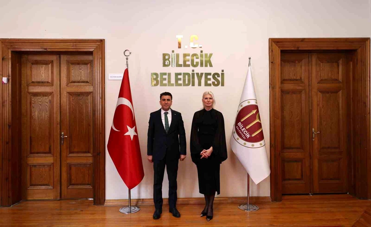 Bilecik Valisi Şefik Aygöl, Belediye Başkanı Melek Mızrak Subaşı\'na iade-i ziyarette bulundu