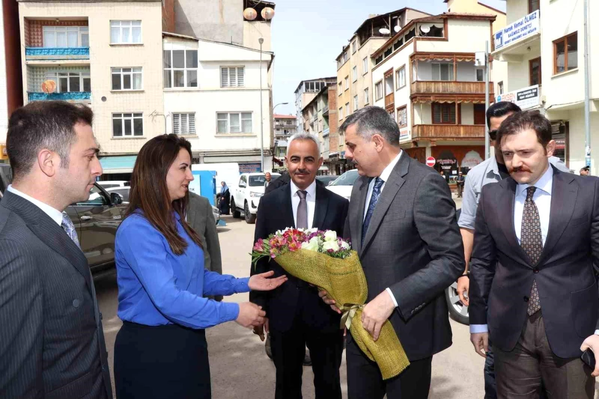 Erzurum Valisi Mustafa Çiftçi, Oltu Belediye Başkanı Adem Çelebi\'yi ziyaret etti