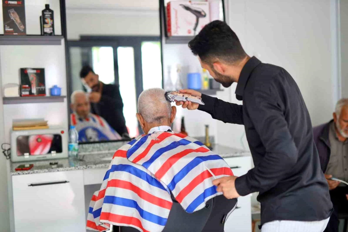 Aksaray Belediyesi Emeklilere Ücretsiz Kuaför Hizmeti Sunuyor