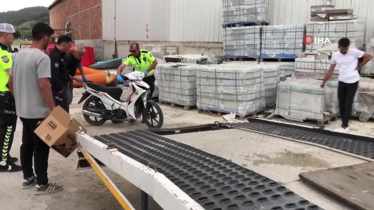 Amasya\'da motosiklet fayans dolu palete çarptı: 2 yaralı