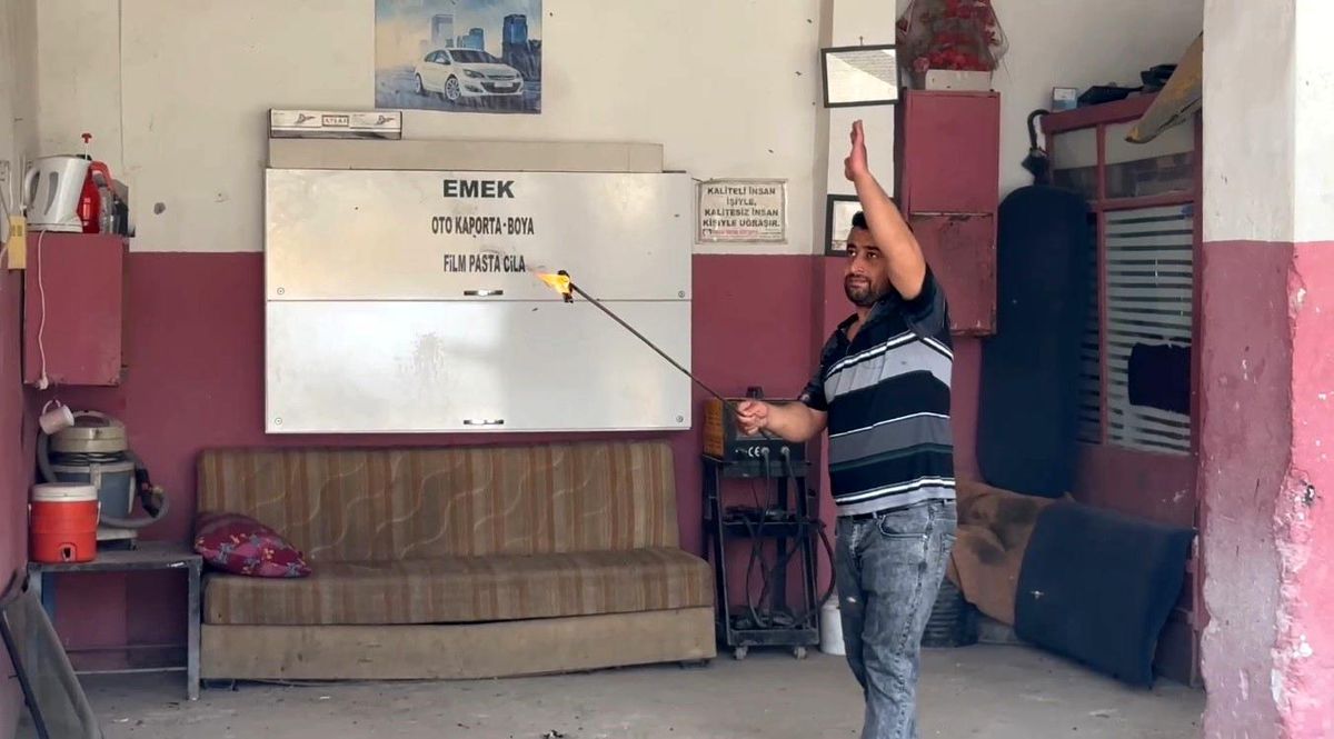 Şanlıurfa\'da Sanayi Esnafı Arıların Baskınına Uğradı