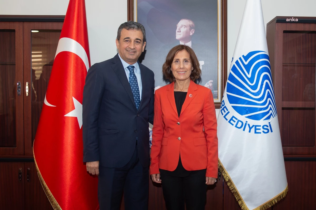 CHP Genel Başkan Yardımcısı Burhanettin Bulut, Seyhan Belediye Başkanı Oya Tekin\'i ziyaret etti