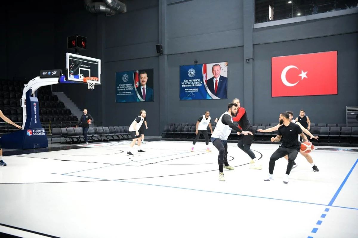 Çayırova Belediyesi, Gaziantep Basketbol\'a karşı play-off mücadelesine başlıyor