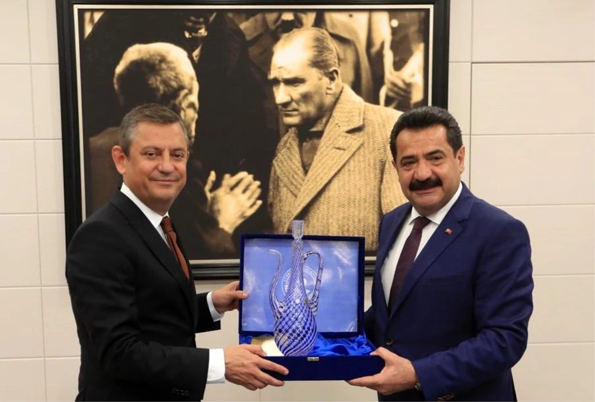CHP Genel Başkanı Özgür Özel, Denizli\'de Belediye Başkanlıklarını Ziyaret Etti