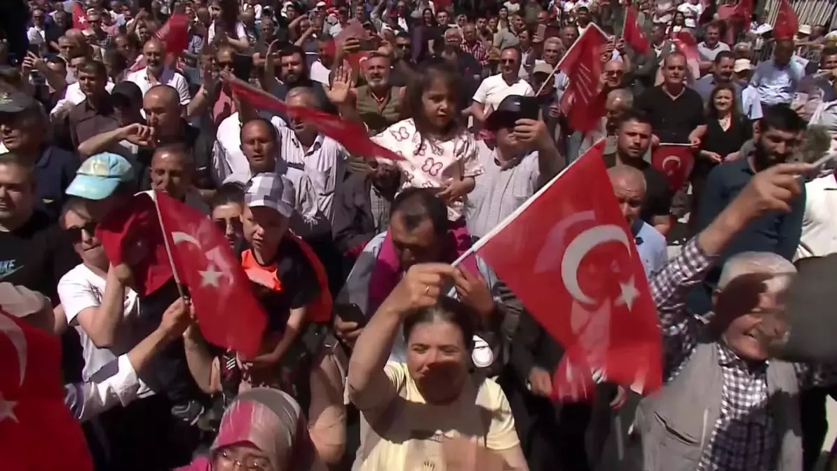 CHP Genel Başkanı Özel Sarıgöl\'de: "Kavgayı Halk İçin Çiftçi İçin İşçi, Esnaf İçin Emekli İçin Ederim"