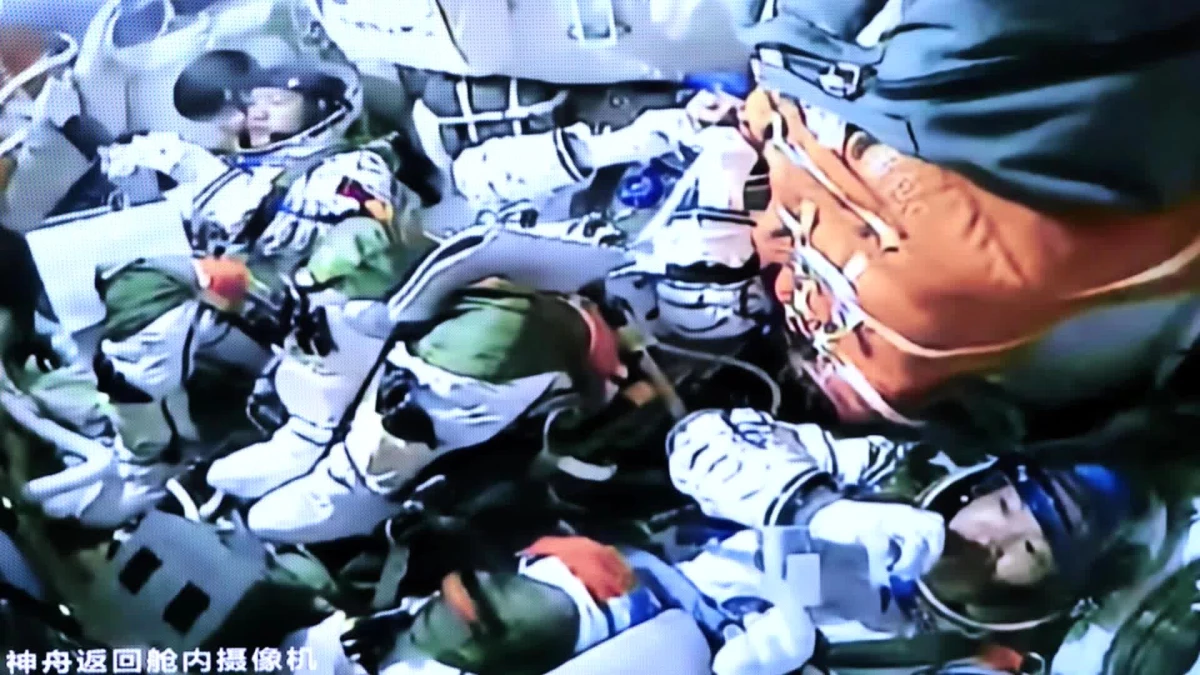 Çin\'in Shenzhou-18 Uzay Aracı Uzay İstasyonuna Kenetlendi