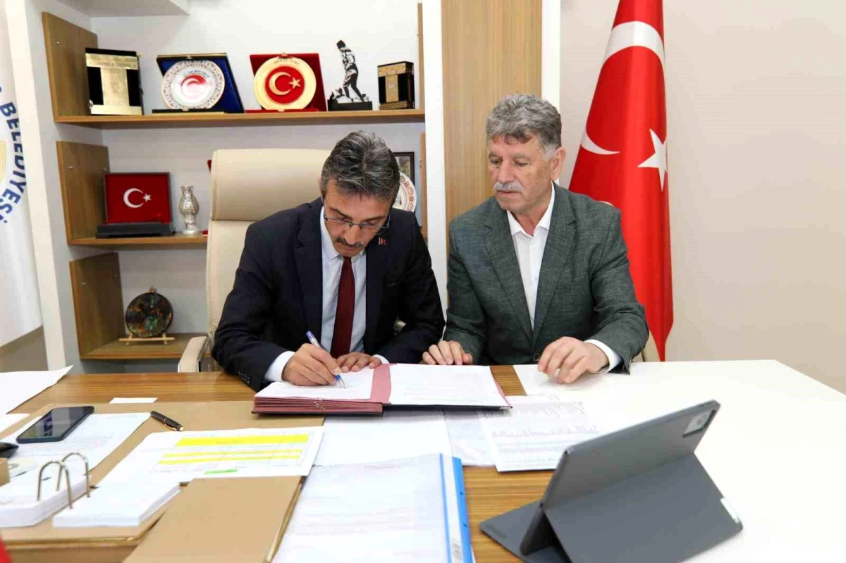 Erenler Belediye Başkanı Şenol Dinç, Sosyal Denge Sözleşmesi\'ni imzaladı