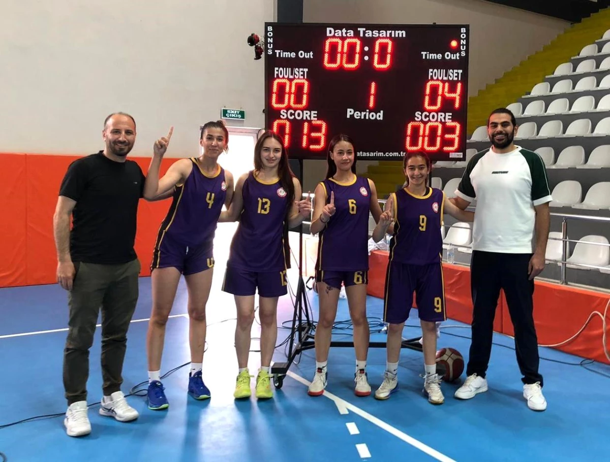 Basketbol Okul Sporlarında Erzincan\'ın kızları Rize\'de şampiyon oldu