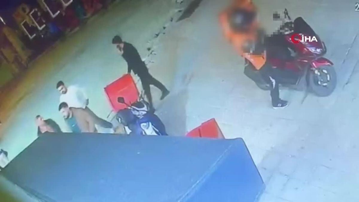 Esenler\'de kurye, tartıştığı sürücüyü tornavidayla öldürdü... Kavga anları kamerada