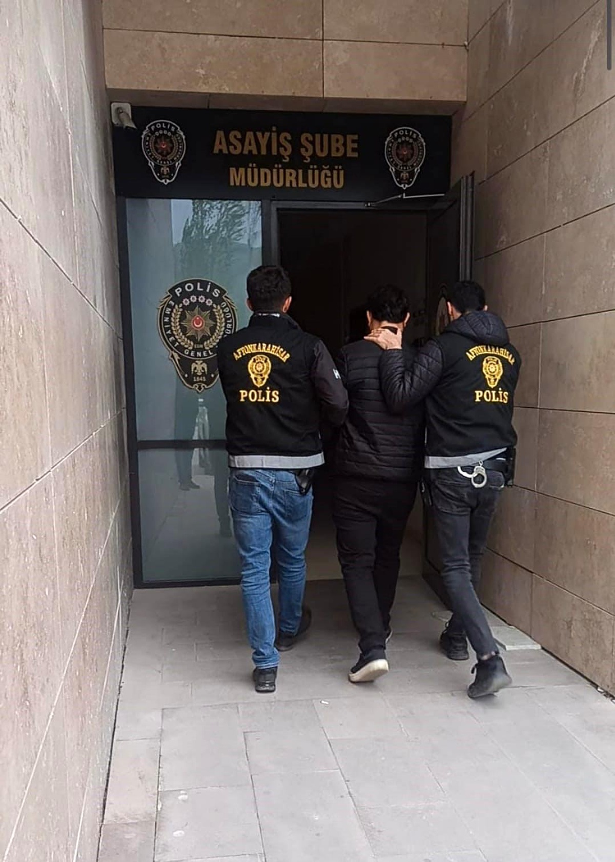 Afyonkarahisar\'da hırsızlık suçundan aranan şahıs yakalandı