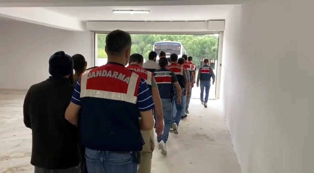 İzmir\'de DEAŞ Operasyonu: 8 Tutuklama
