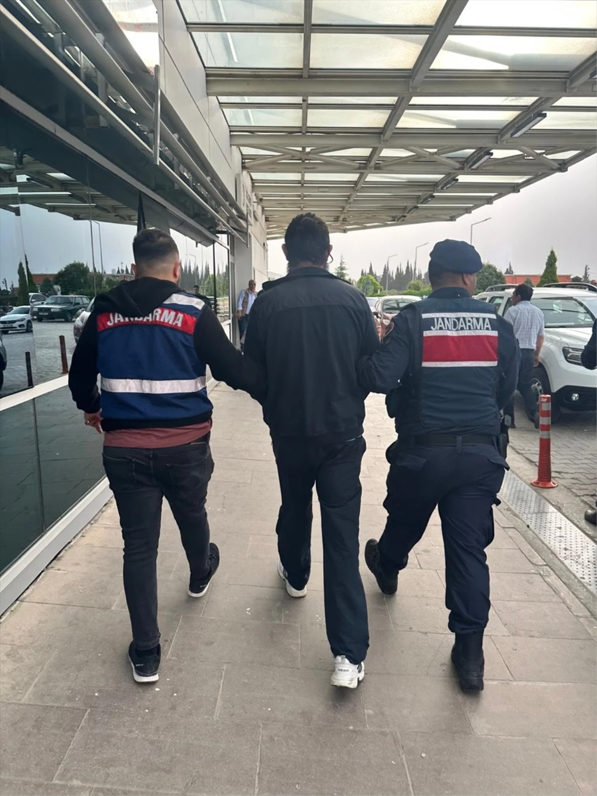 İzmir\'de DEAŞ Operasyonu: 8 Tutuklama