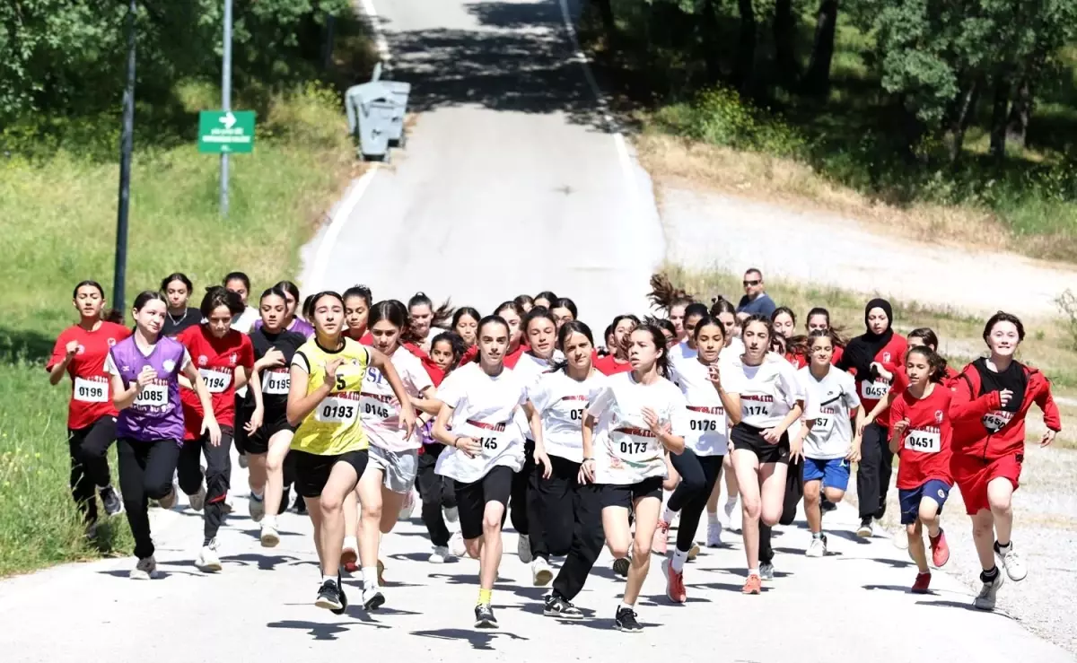 Nilüfer Uluslararası Spor Şenlikleri\'nde düzenlenen kros yarışlarına 428 sporcu katıldı