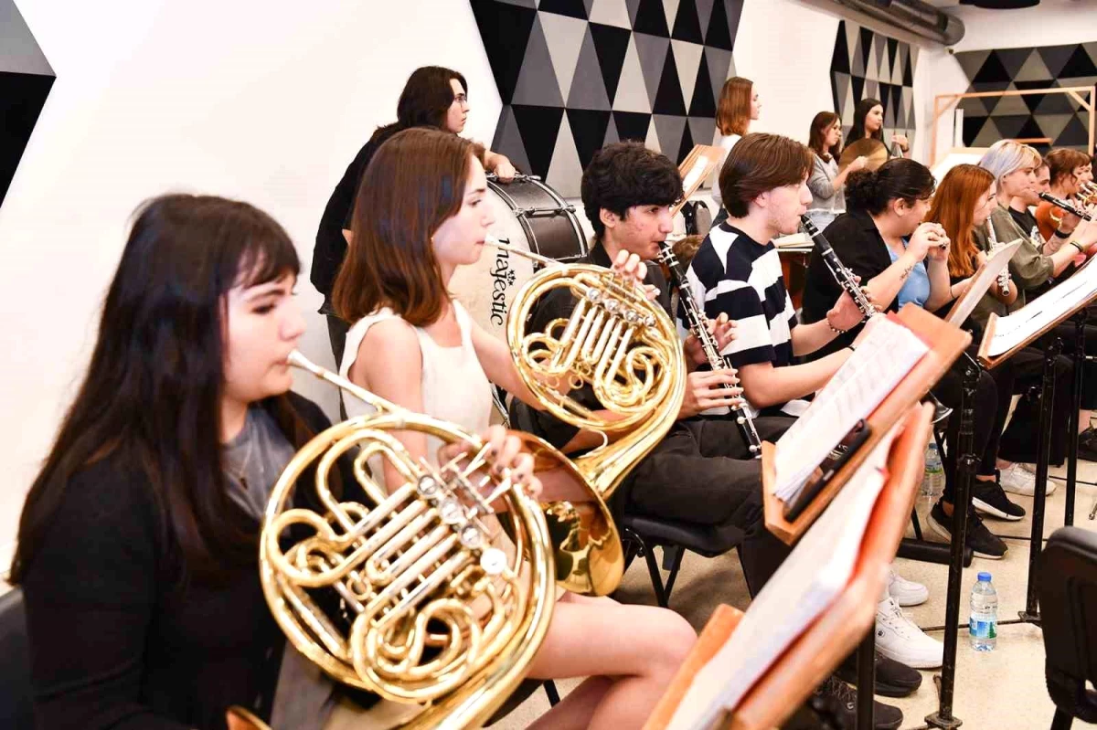 Tepebaşı Belediyesi 23 Nisan\'da İki Elin Sesi Var Çocuk ve Gençlik Senfoni Orkestrası ile Şenlik Düzenliyor