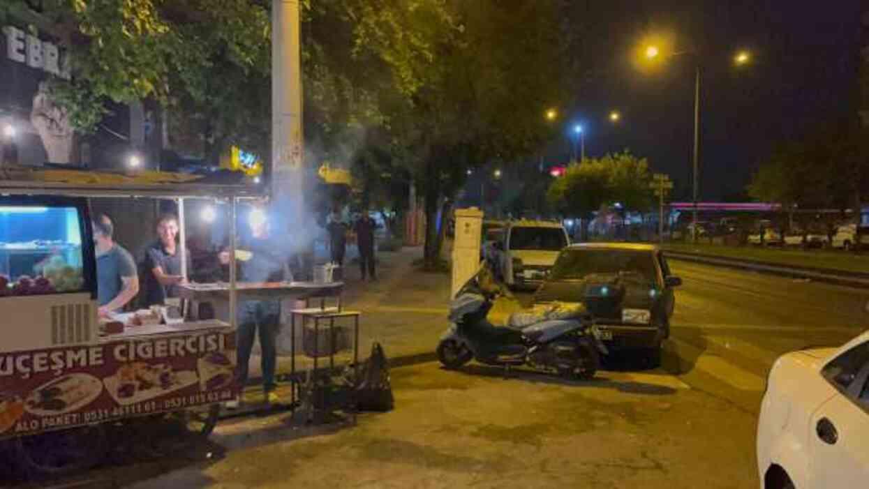 Otomobilde gördüğü annesine kurşun yağdırarak ağır yaraladı