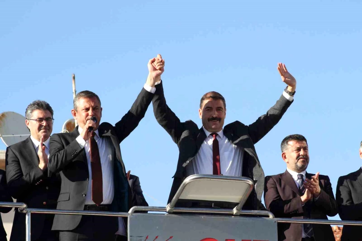 CHP Genel Başkanı Özgür Özel, Kula\'da Halka Seslendi