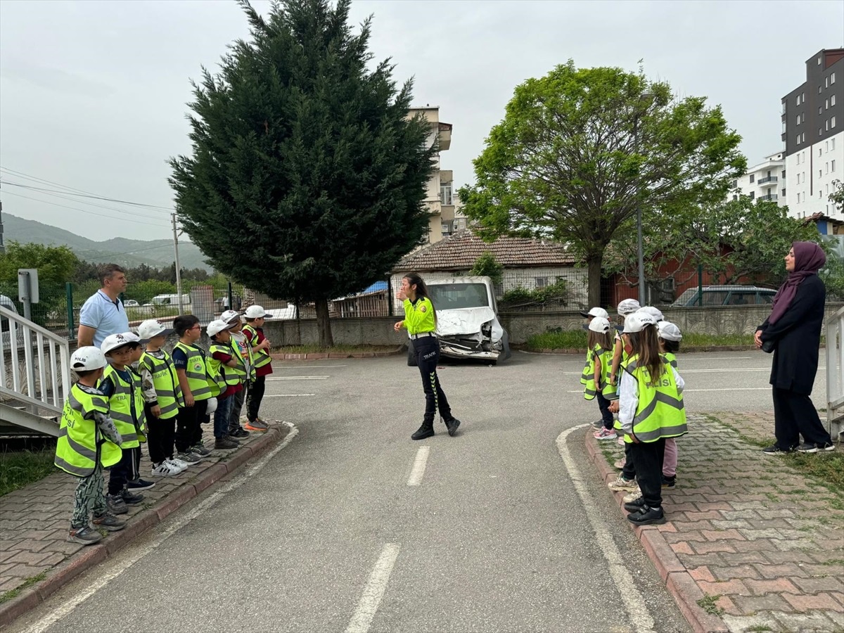 Samsun\'da Çocuk Trafik Parkı\'nda Minik Öğrencilere Uygulamalı Eğitim Verildi