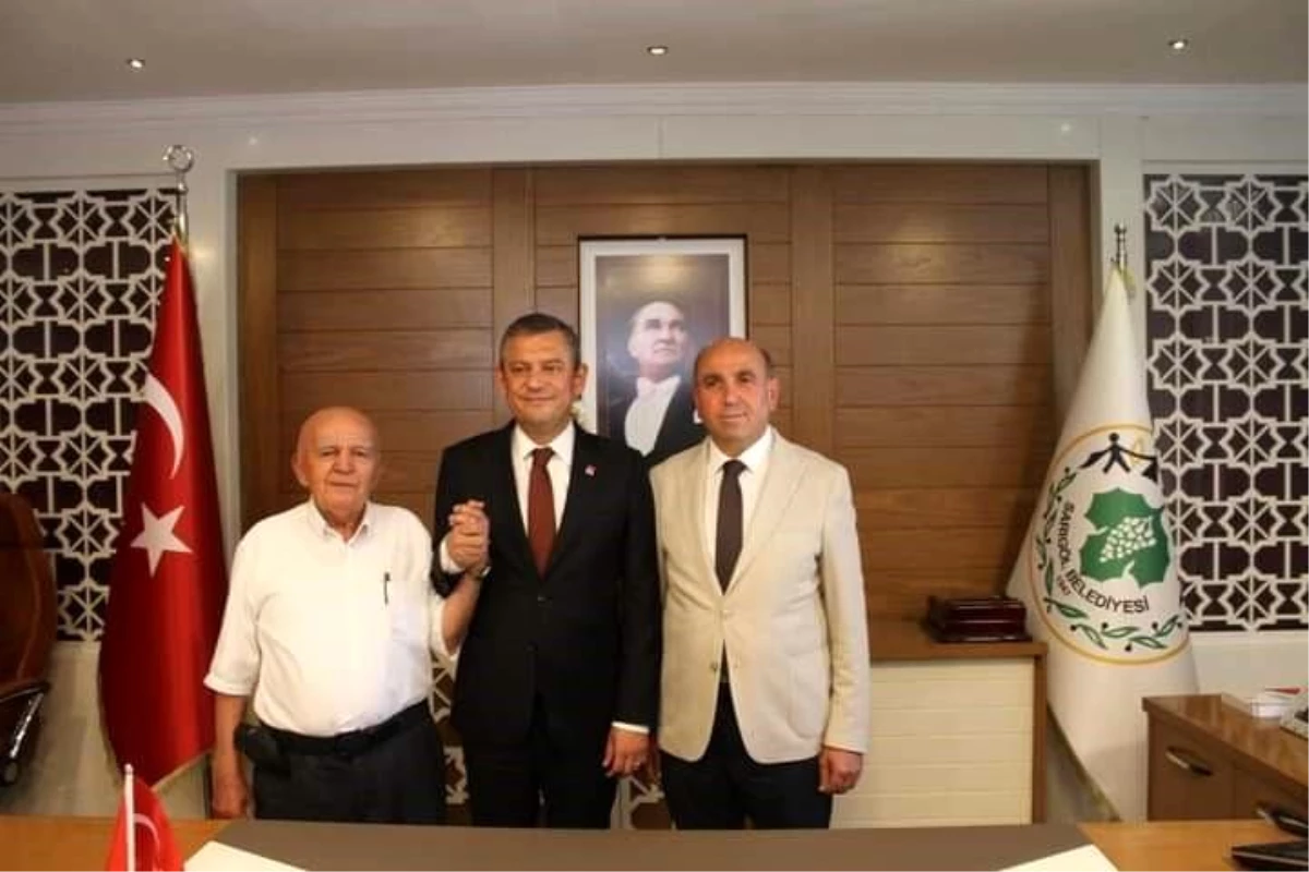 CHP Genel Başkanı Özgür Özel, Sarıgöl Belediye Başkanı seçilen CHP\'li Tahsin Akdeniz\'i ziyaret etti