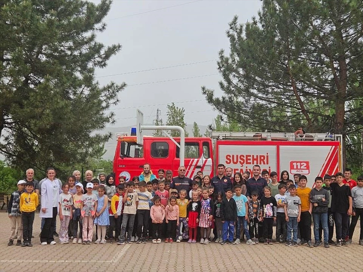 Sivas\'ın Suşehri ilçesinde öğrencilere yangın ve deprem eğitimi verildi