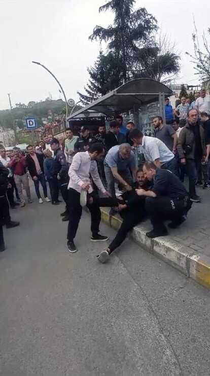 Tartıştığı kişiyi polislerin gözü önünde ayağından vurdu