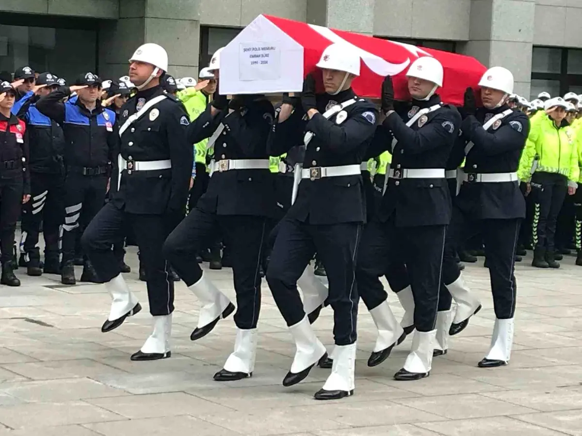 Ümraniye\'de Trafik Kazası Sonucu Şehit Olan Polis Memuru İçin Tören Düzenlendi