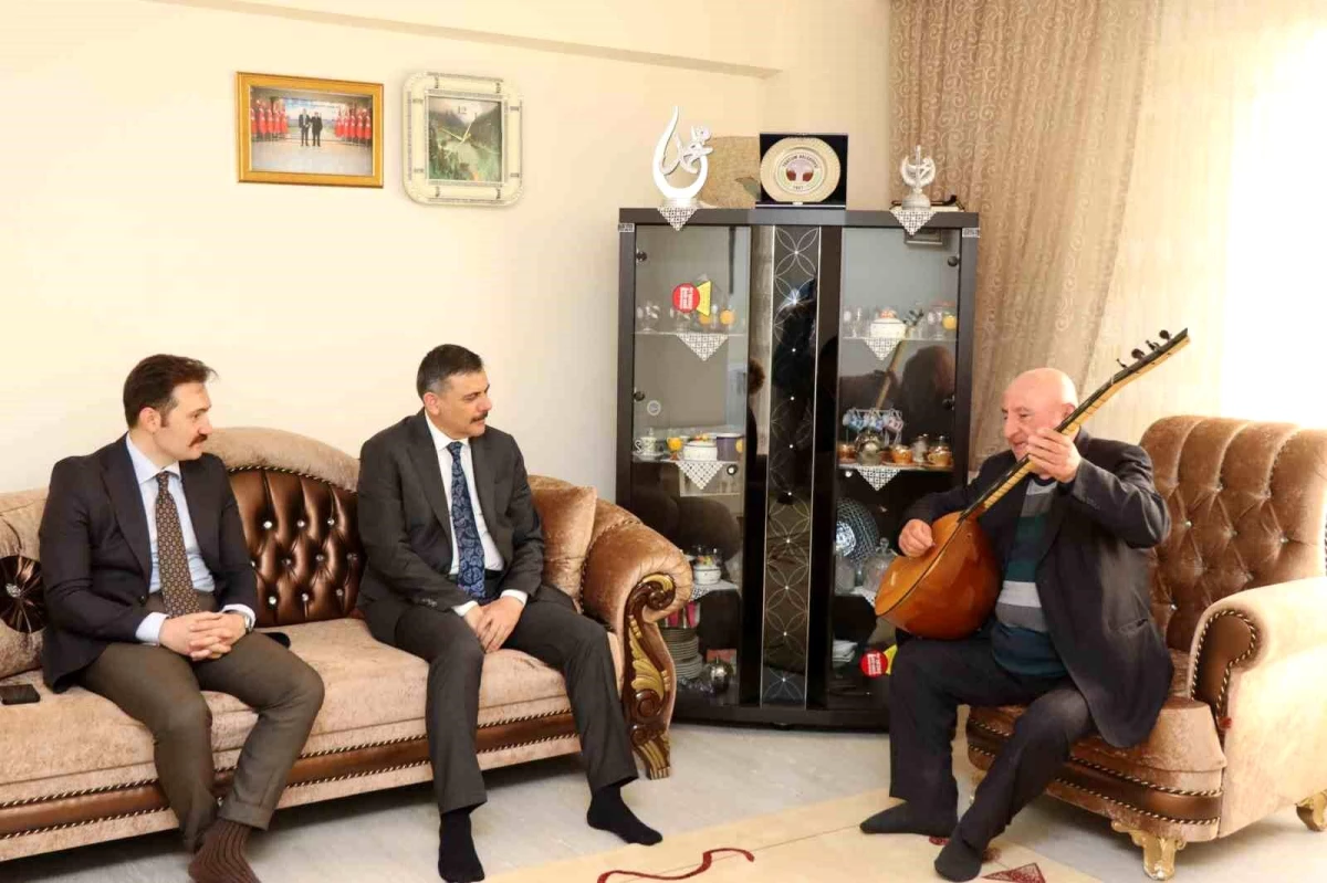 Erzurum Valisi Mustafa Çiftçi, Halk Ozanı Yıldırım Coşkunlı\'nın evine konuk oldu