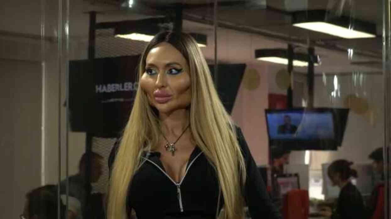 Anastasia Pokreshchuk: Estetik Olunca Mutlu Oluyorum Anastasia Pokreshchuk: Estetik Olunca Mutlu Oluyorum