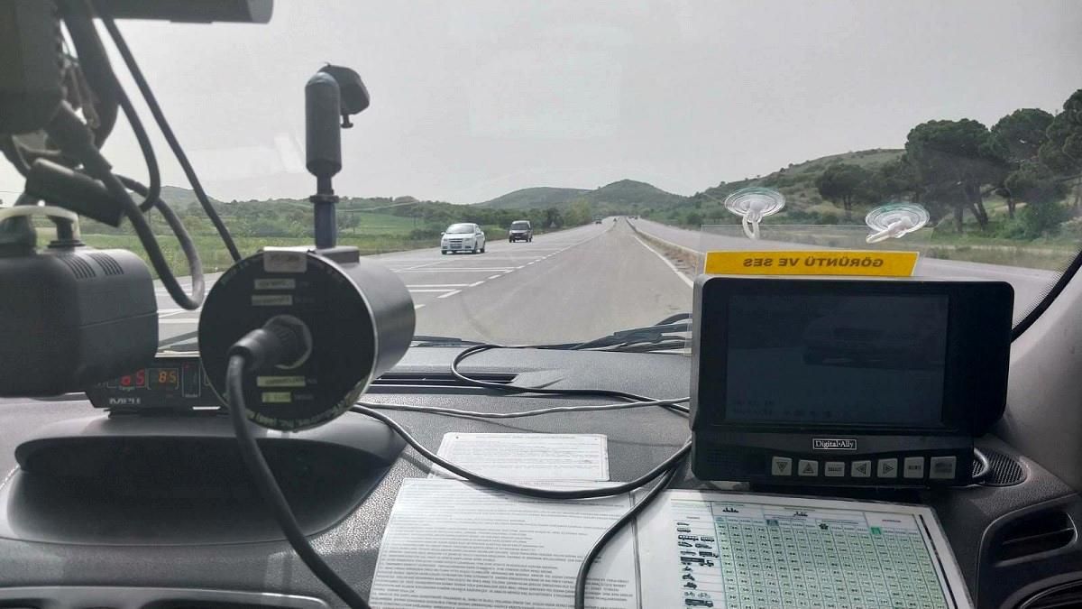 Balıkesir\'de Jandarma Trafik Ekipleri Agresif Sürüşe ve Hız Sınırlarını Aşan Sürücülere Denetim Yaptı