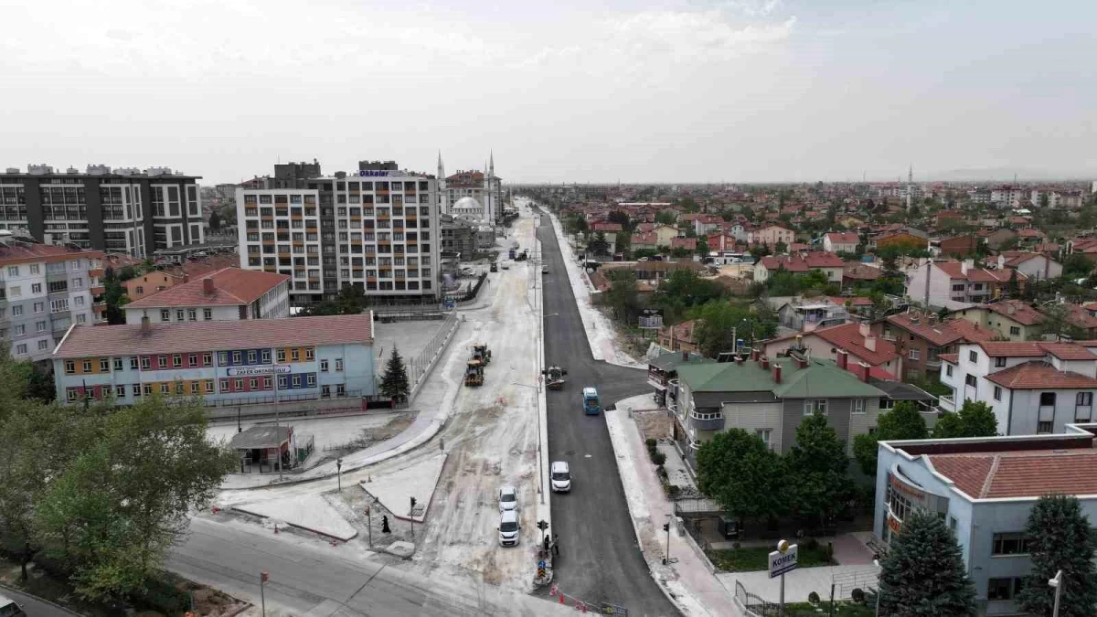 Konya\'da Küçük Aymanas Caddesi\'nde Sıcak Asfalt Çalışmaları Başladı