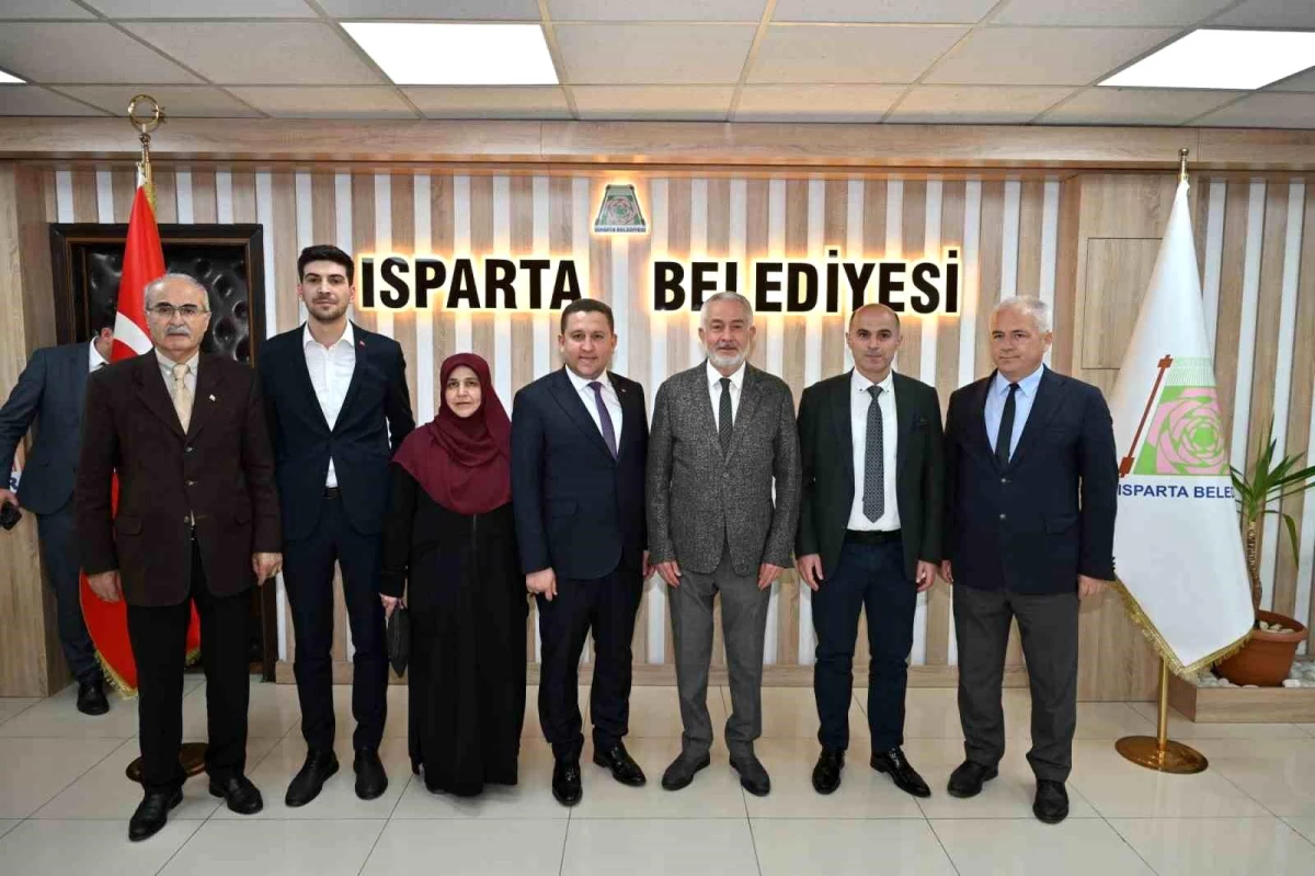 Isparta İl Genel Meclisi Başkanı Mehmet Ali Ertuğrul ve üyeleri Belediye Başkanı Şükrü Başdeğirmen\'i ziyaret etti